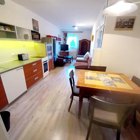 Za Sneznikem Hotel 2*