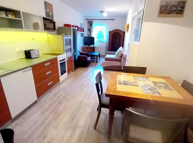 Za Sneznikem Hotell 2*
